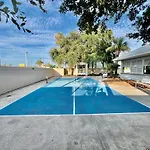 Luxury 4Bd 3Ba Ocean View Condo! Free Beach Chairs & Umbrella Service!