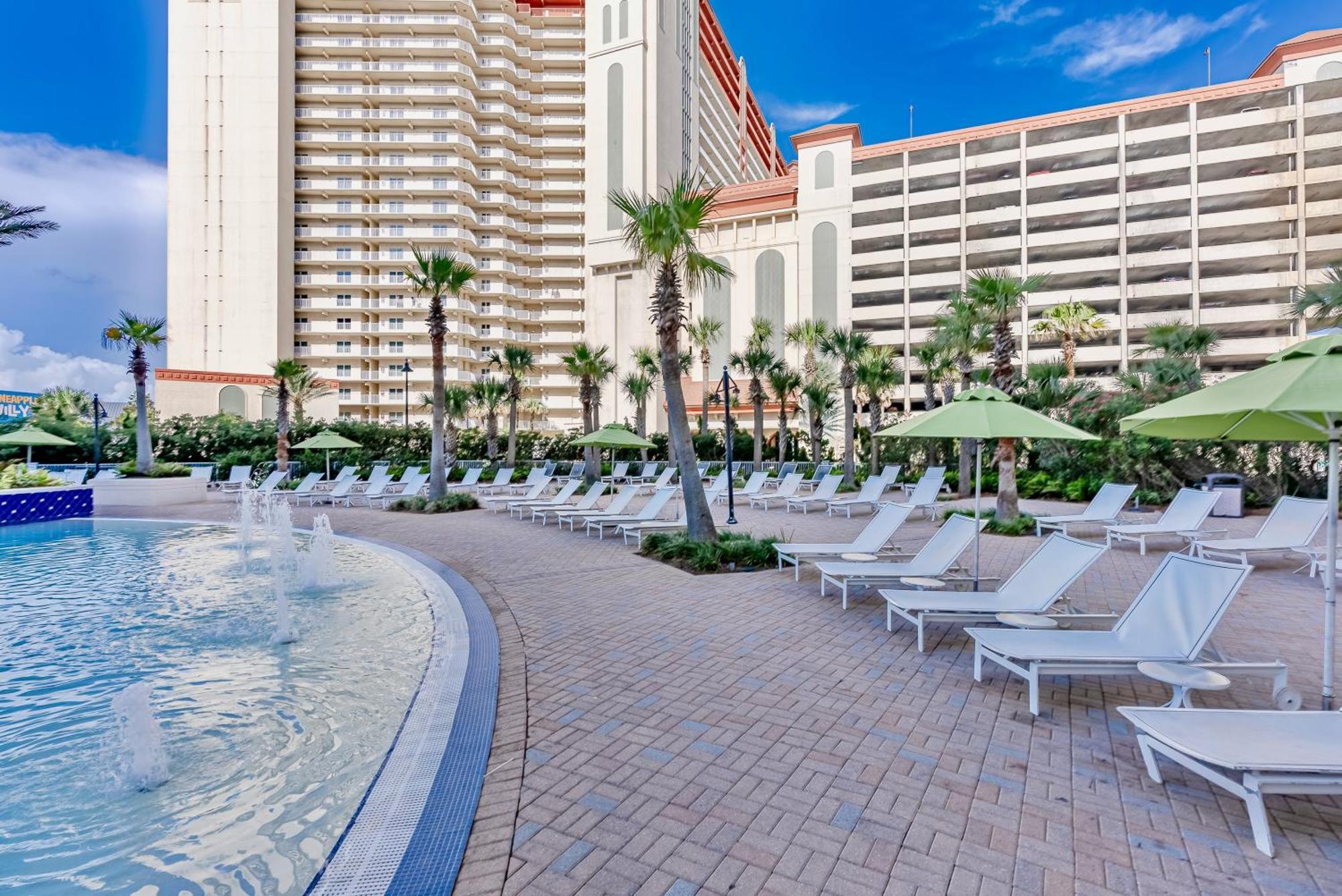 Apartment Luxury 4bd 3ba Ocean View Condo! Free Chairs & Umbrella Service! *