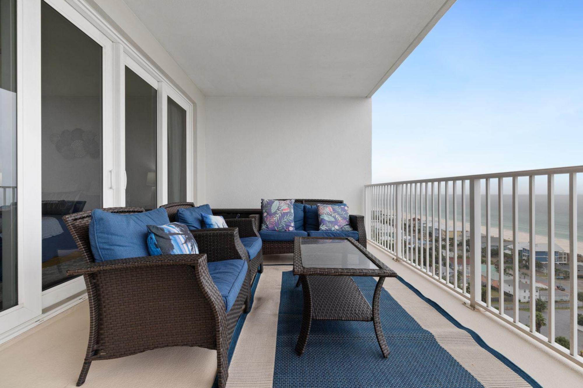 Apartment Luxury 4bd 3ba Ocean View Condo! Free Chairs & Umbrella Service! *