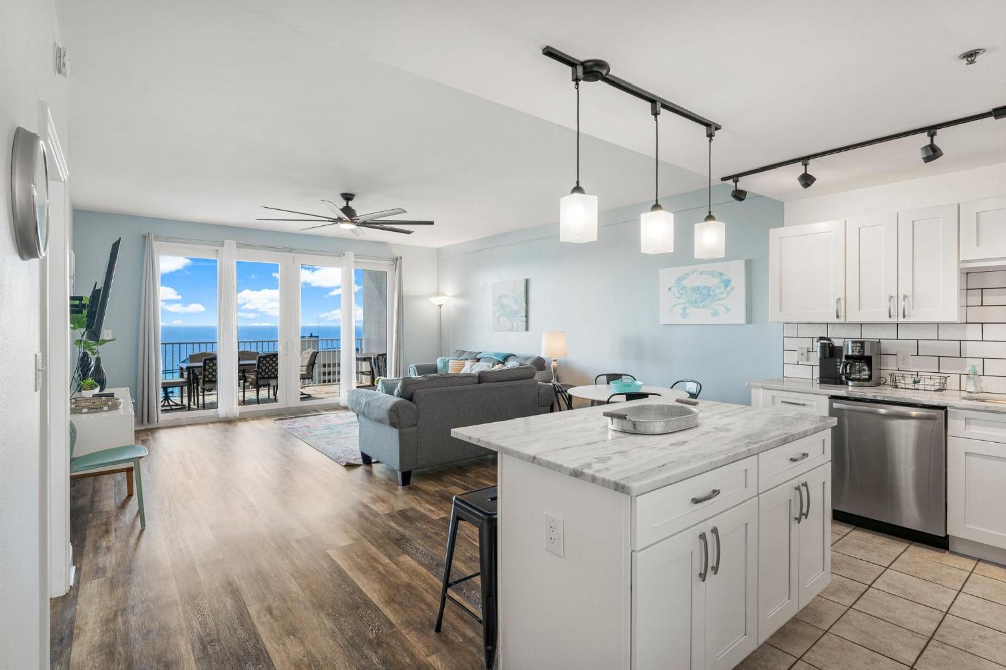 Apartment Luxury 4bd 3ba Ocean View Condo! Free Chairs & Umbrella Service!