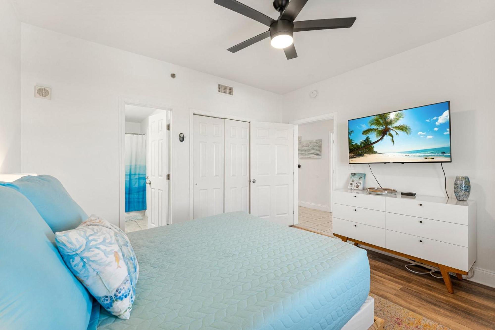 Apartment Luxury 4bd 3ba Ocean View Condo! Free Chairs & Umbrella Service! *