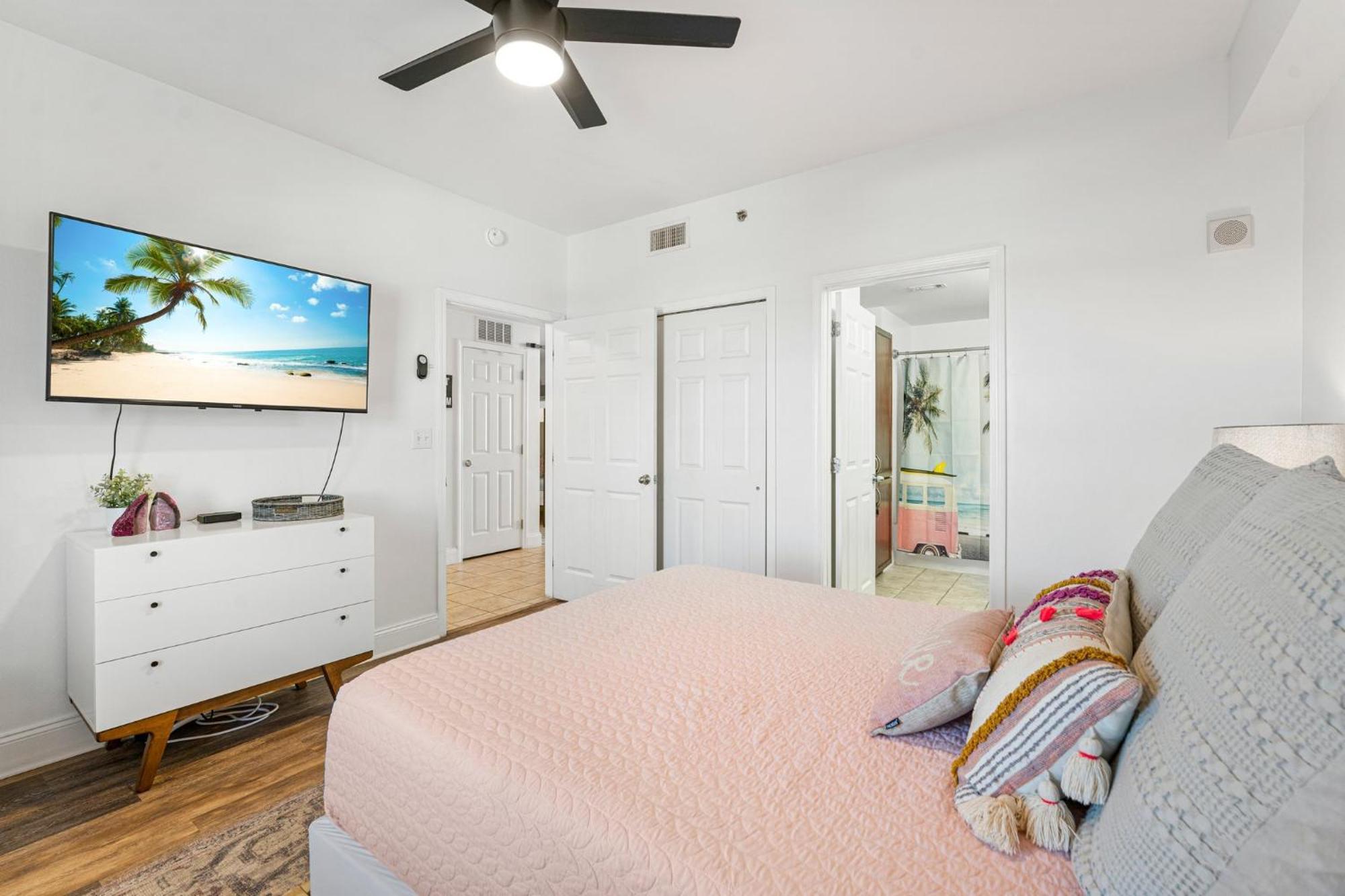 Luxury 4bd 3ba Ocean View Condo! Free Chairs & Umbrella Service! Apartment